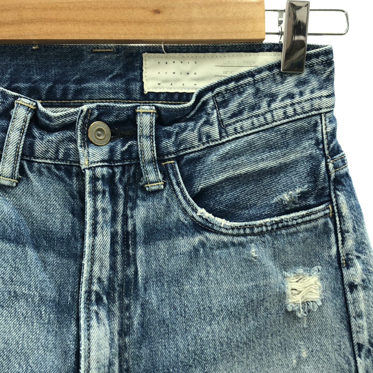 KURO / クロ ダメージ加工 牛革 レザーロゴパッチ セルビッチ デニムパンツ