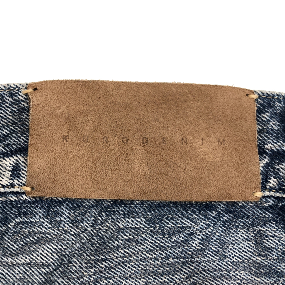 KURO / クロ ダメージ加工 牛革 レザーロゴパッチ セルビッチ デニムパンツ