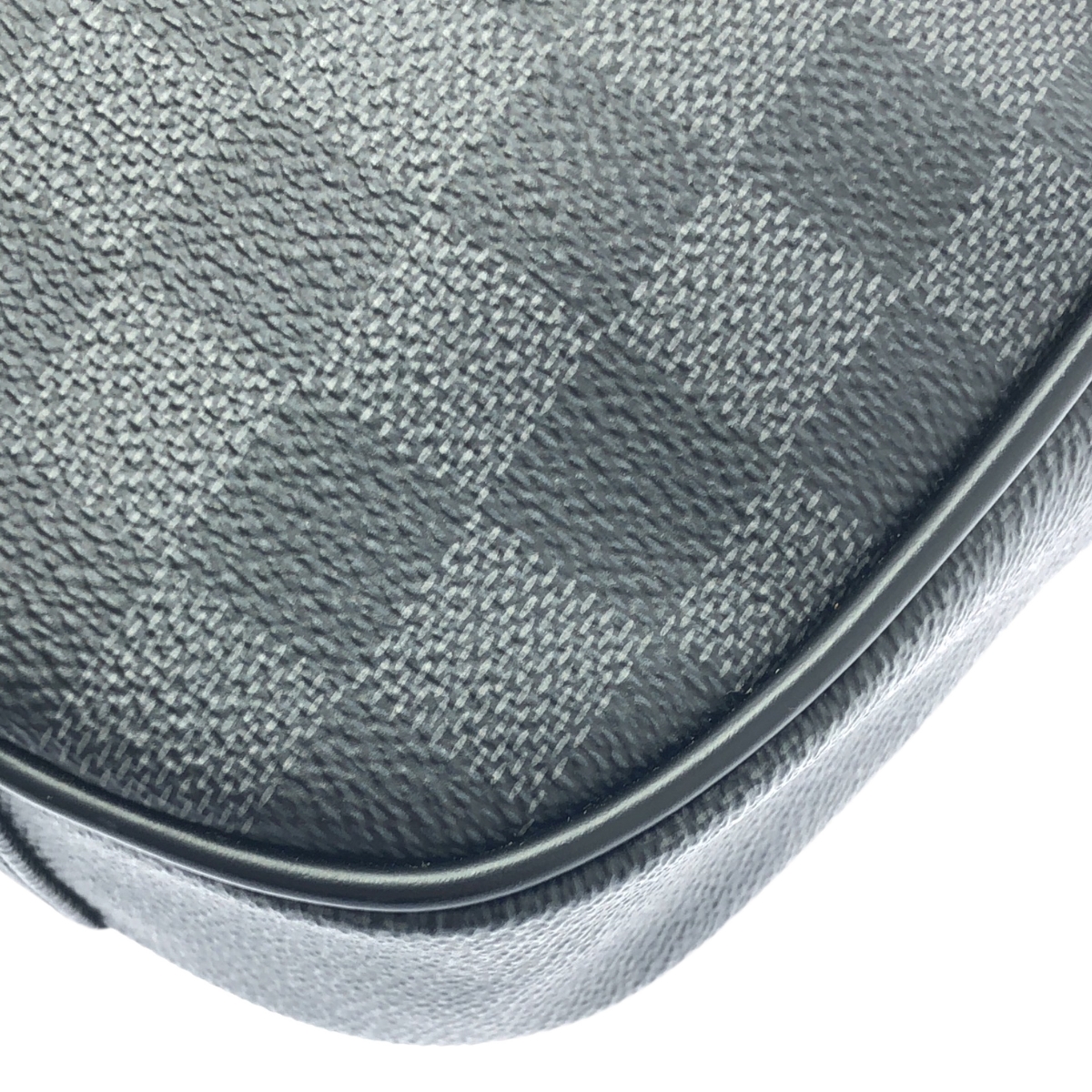 Louis Vuitton / ルイヴィトン N41289 / ダミエ グラフィット アンブレール レザー ボディバッグ