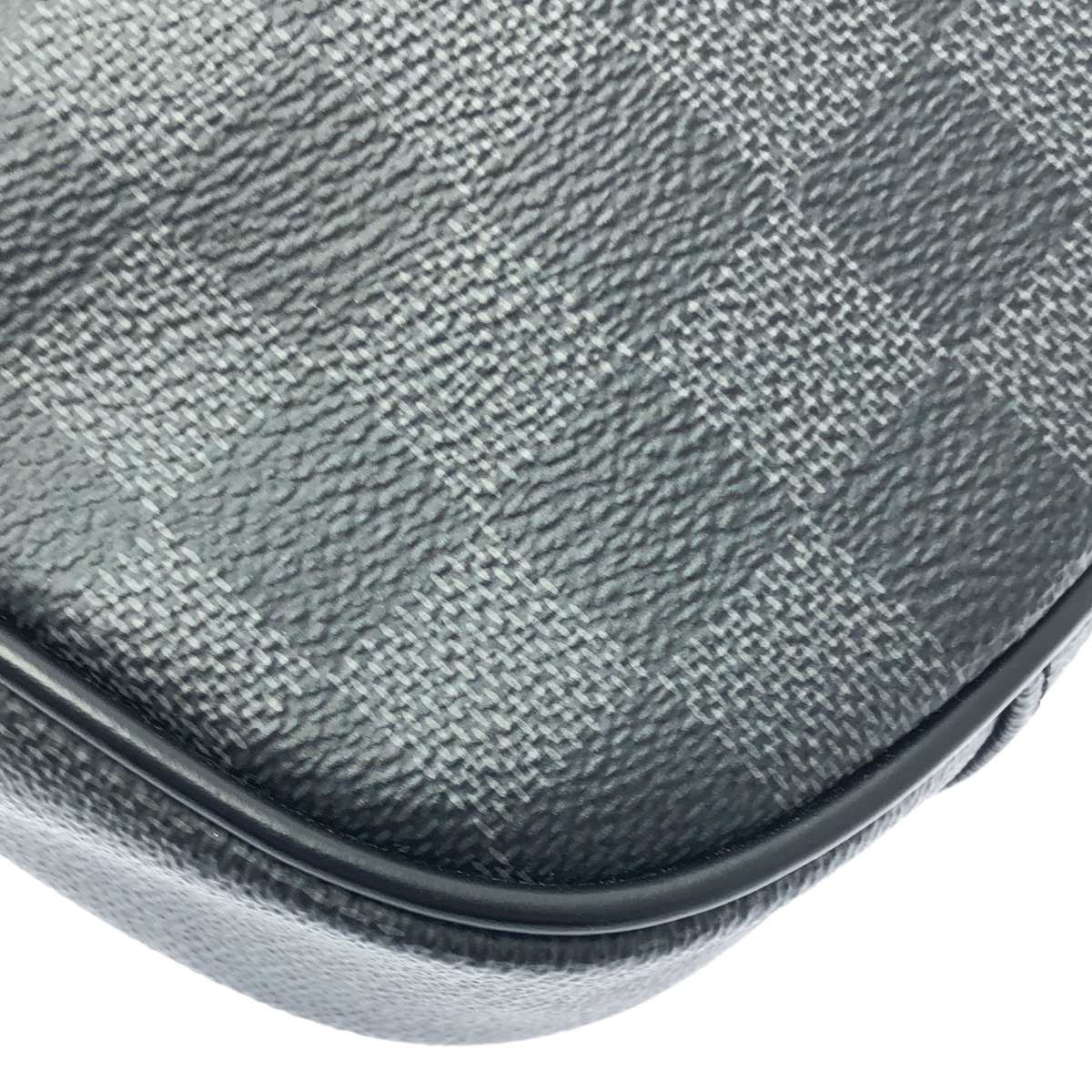 Louis Vuitton / ルイヴィトン N41289 / ダミエ グラフィット アンブレール レザー ボディバッグ