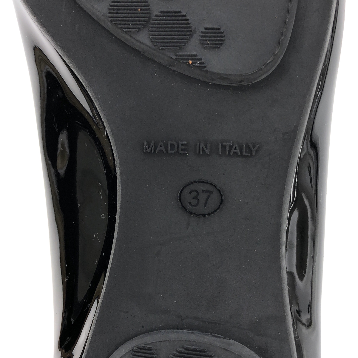 JIMMY CHOO / ジミーチュウ パテント バックル ラウンドトゥ パンプス