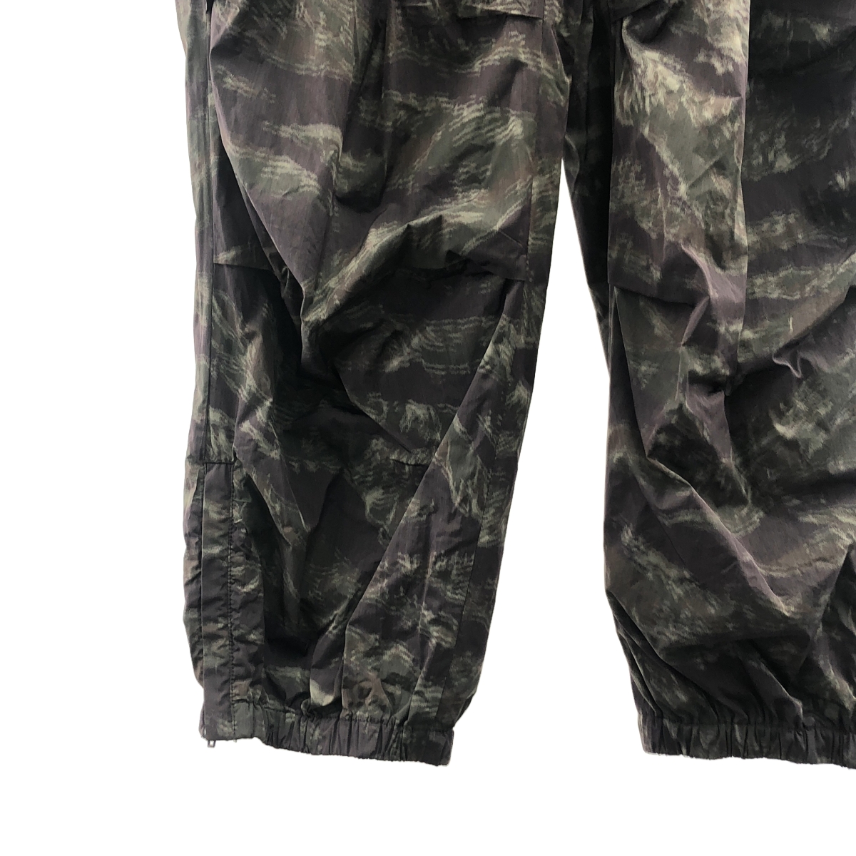 BEAMS PLUS / ビームスプラス MIL Athletic Pants Tiger Stripe / 総柄 ドローストリング パンツ / メッシュ総裏地