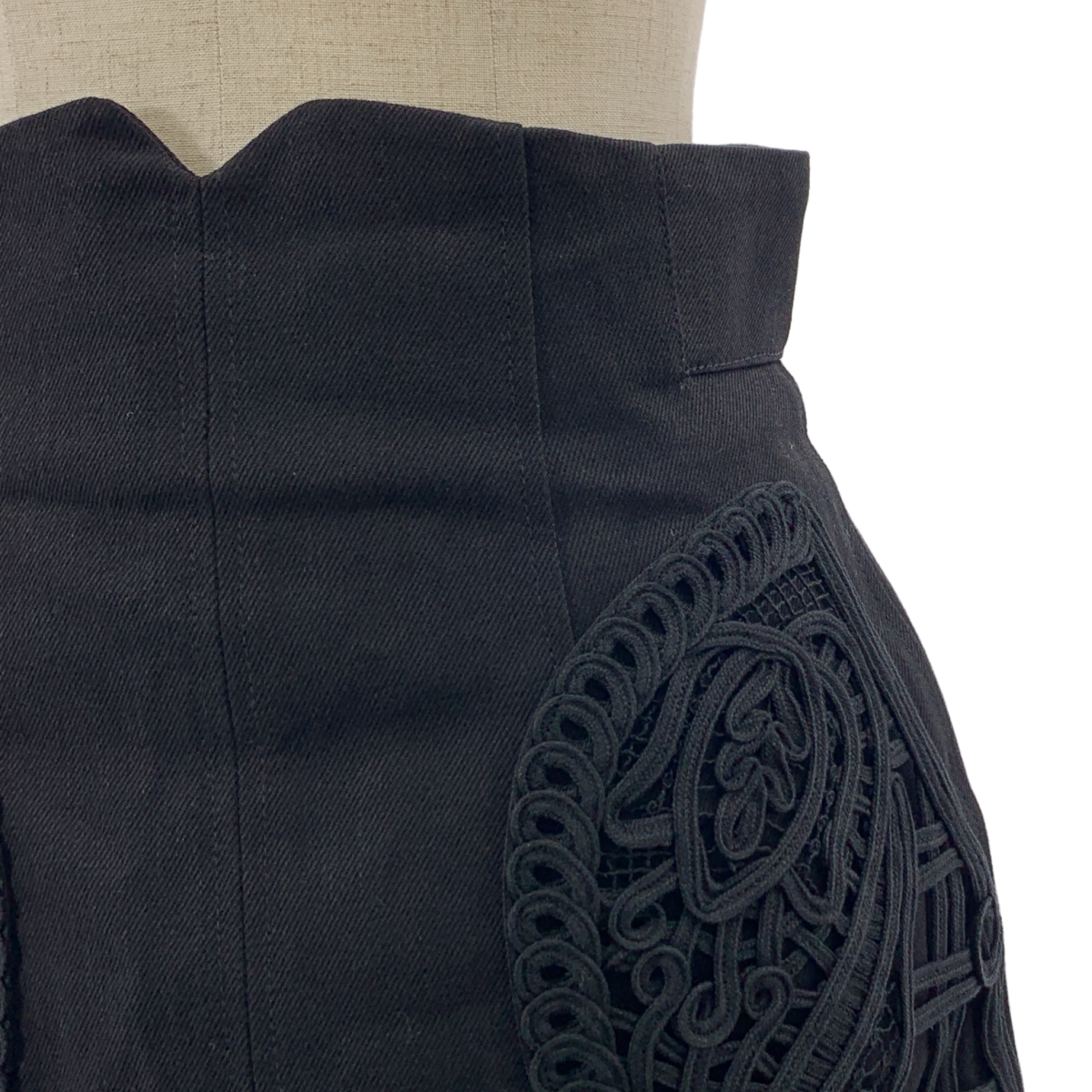 Mame Kurogouchi / マメクロゴウチ Cord Embroidery Detail Denim Skirt コード エンブロイダリー スカート