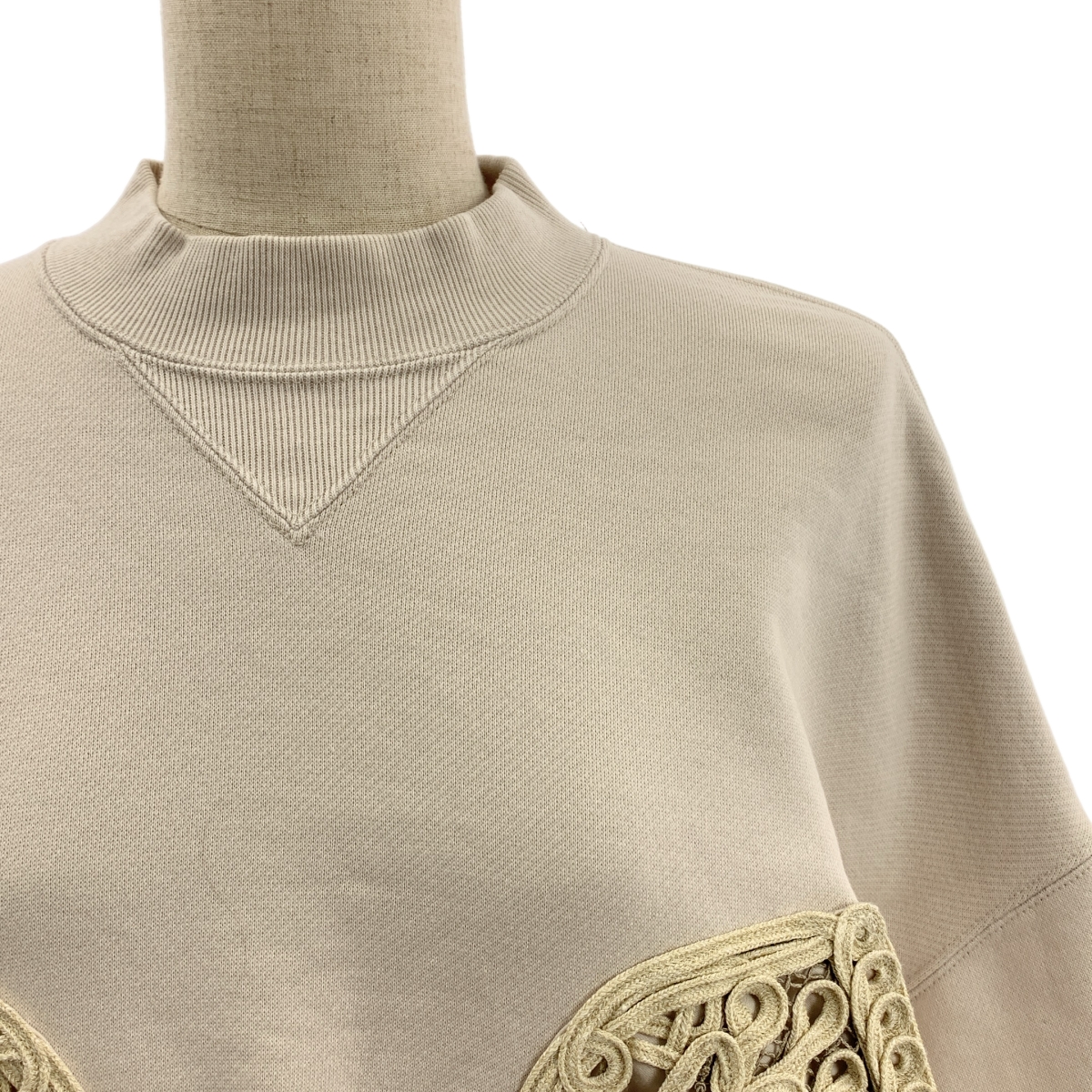 Mame Kurogouchi / マメクロゴウチ Cording Embroidery Cropped Sweatshirt / エンブロイダリー スウェット トレーナー