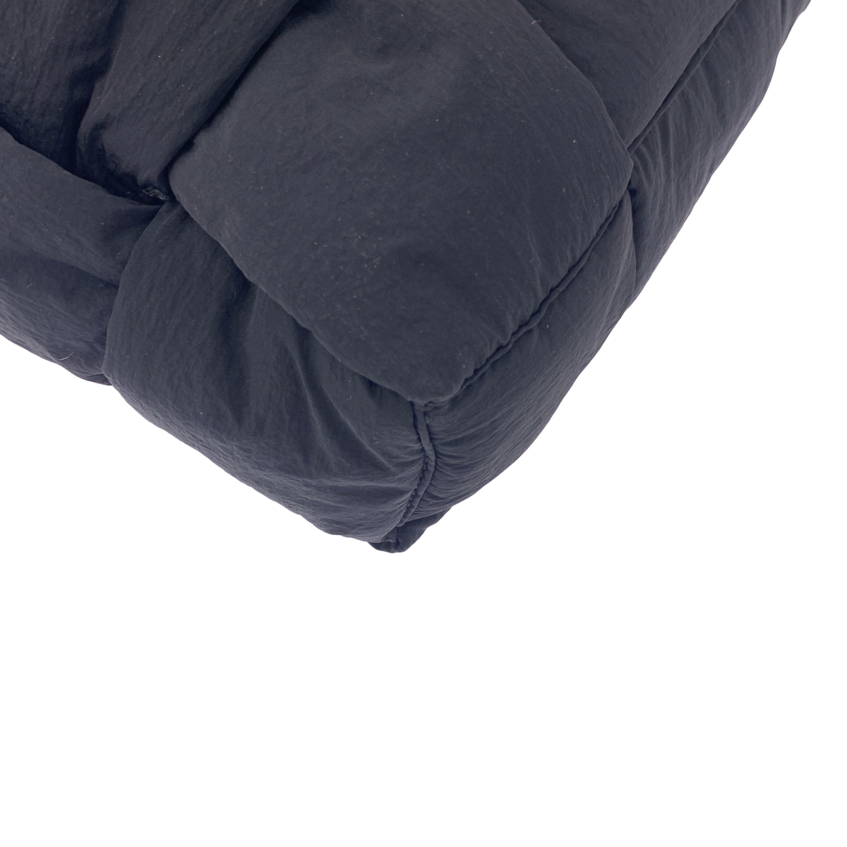 BOTTEGA VENETA / ボッテガヴェネタ Padded Quilted Nylon Tote Bag / マキシイントレチャート パディット キルティッド トートバッグ  / ユニセックス / ポーチ付き