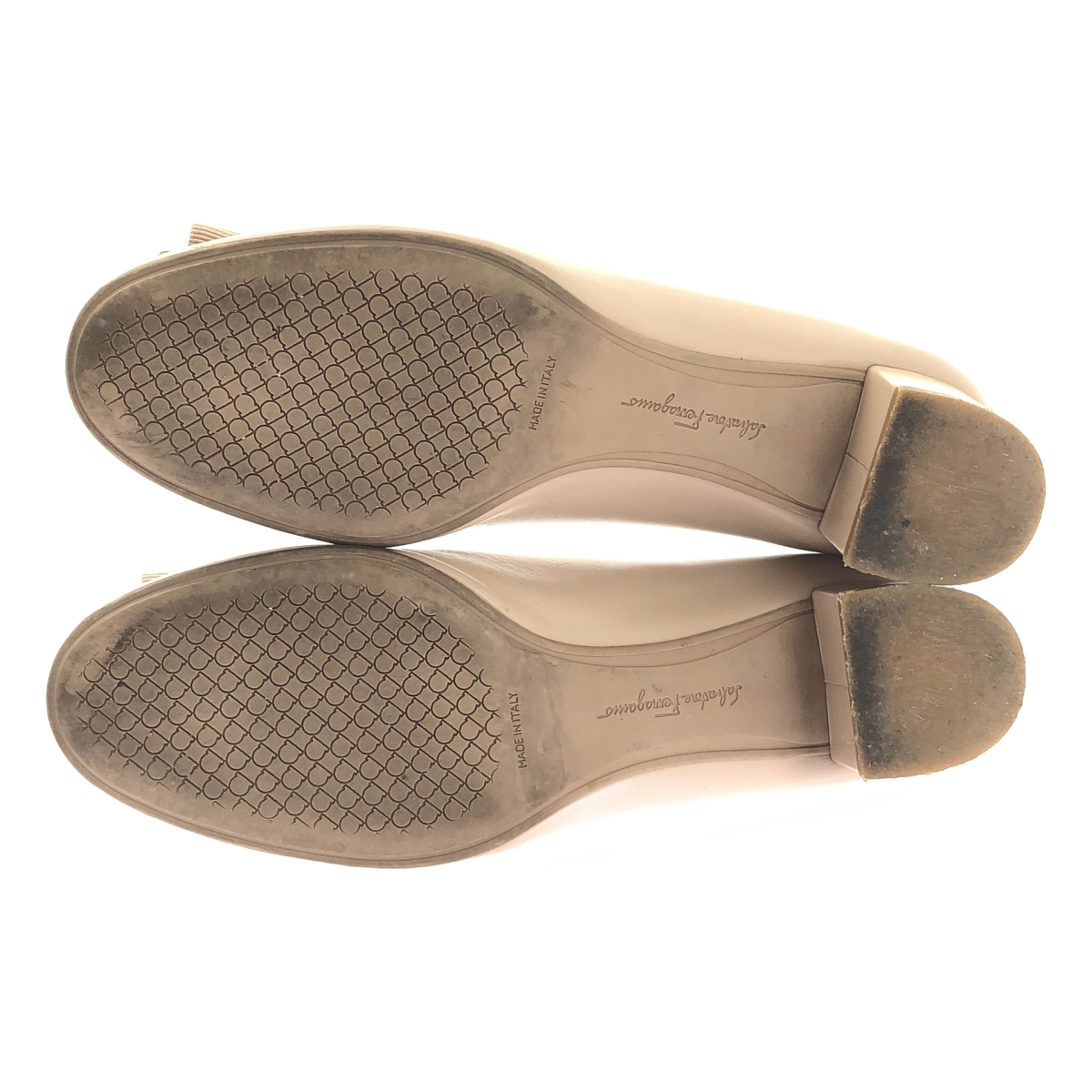 Salvatore Ferragamo / サルヴァトーレフェラガモ リボンプレート レザー パンプス