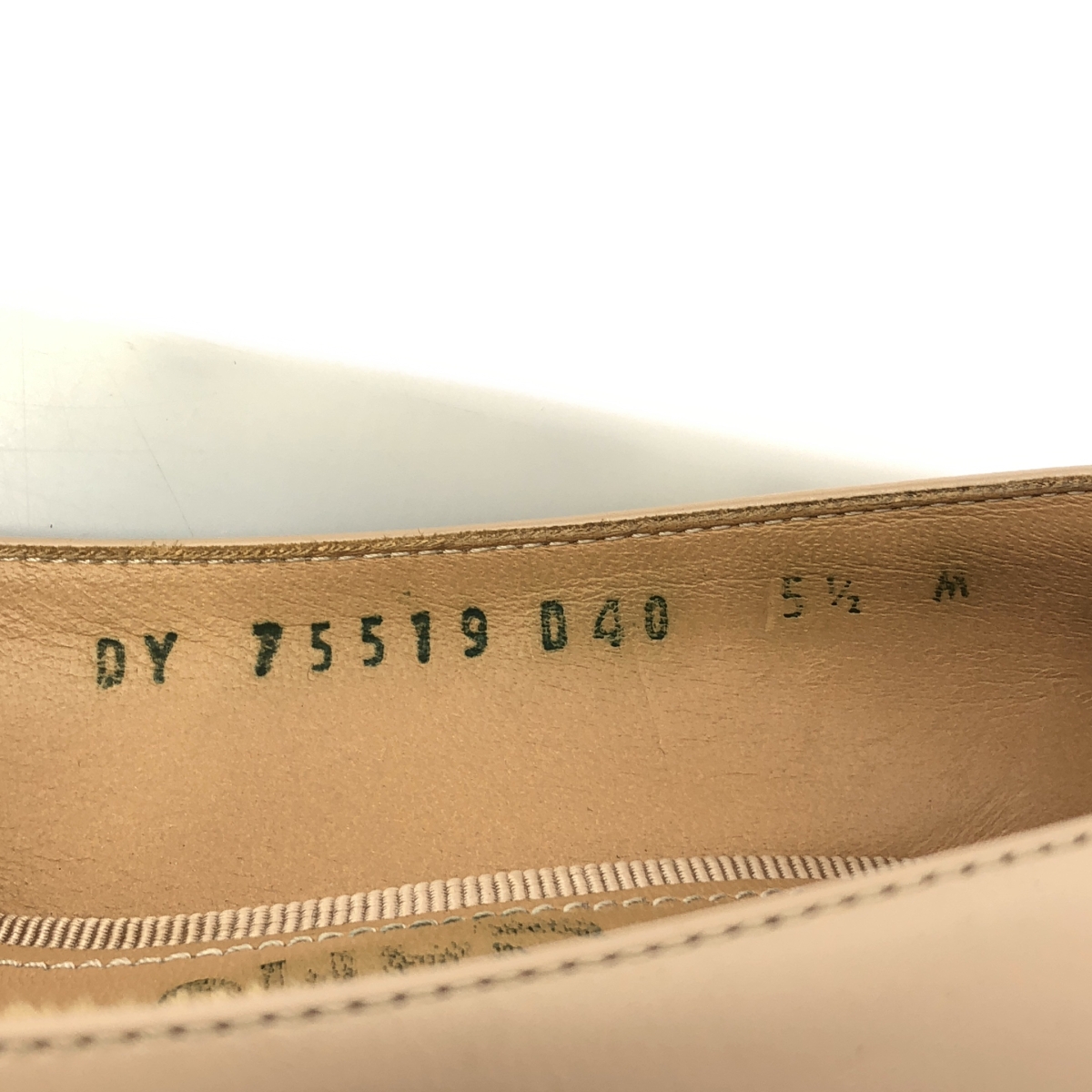 Salvatore Ferragamo / サルヴァトーレフェラガモ リボンプレート レザー パンプス