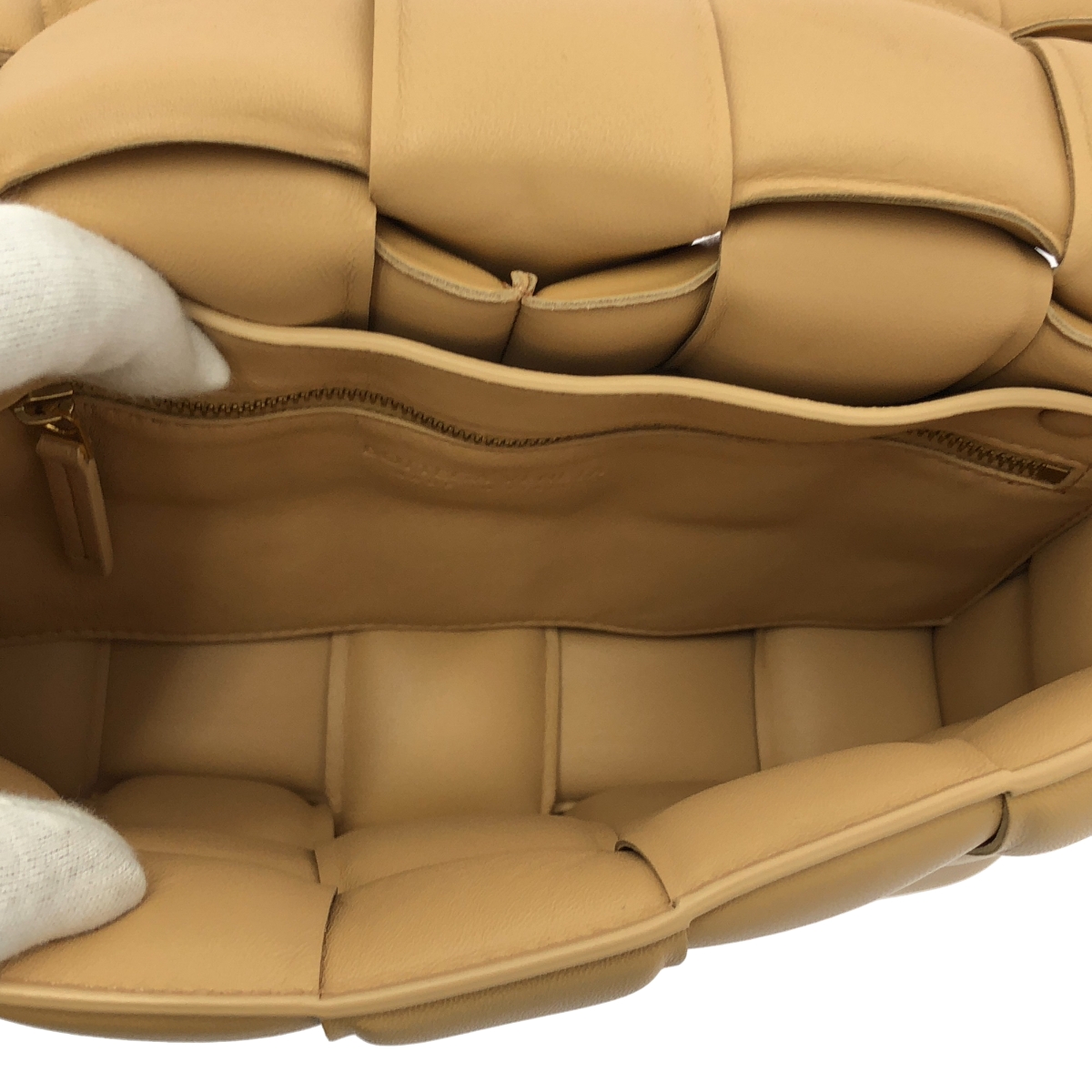 BOTTEGA VENETA / ボッテガヴェネタ マキシイントレチャート パデットカセット レザー ショルダーバッグ