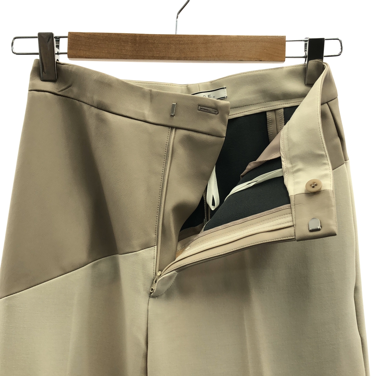 BEIGE， / ベイジ VILLAZ / セットアップ シングルブレスト ジャケット 総裏地 / 異素材 切替 スラックス パンツ