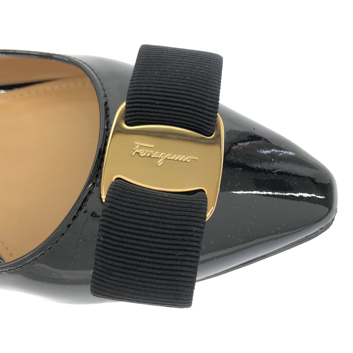 Salvatore Ferragamo / サルヴァトーレフェラガモ パテントレザー ロゴ フラットパンプス シューズ
