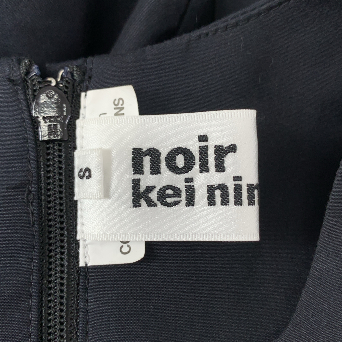 noir kei ninomiya / ノワールケイニノミヤ パフショルダー コットン ブロードワンピース