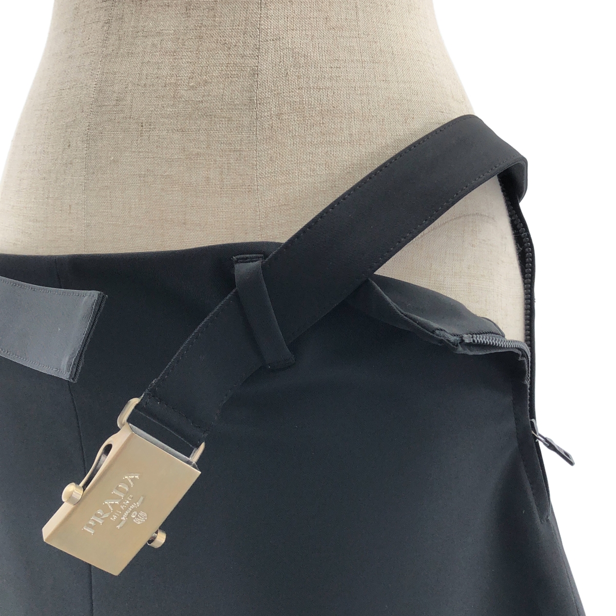 PRADA / プラダ ロゴバックル ベルト サイドジップ スカート