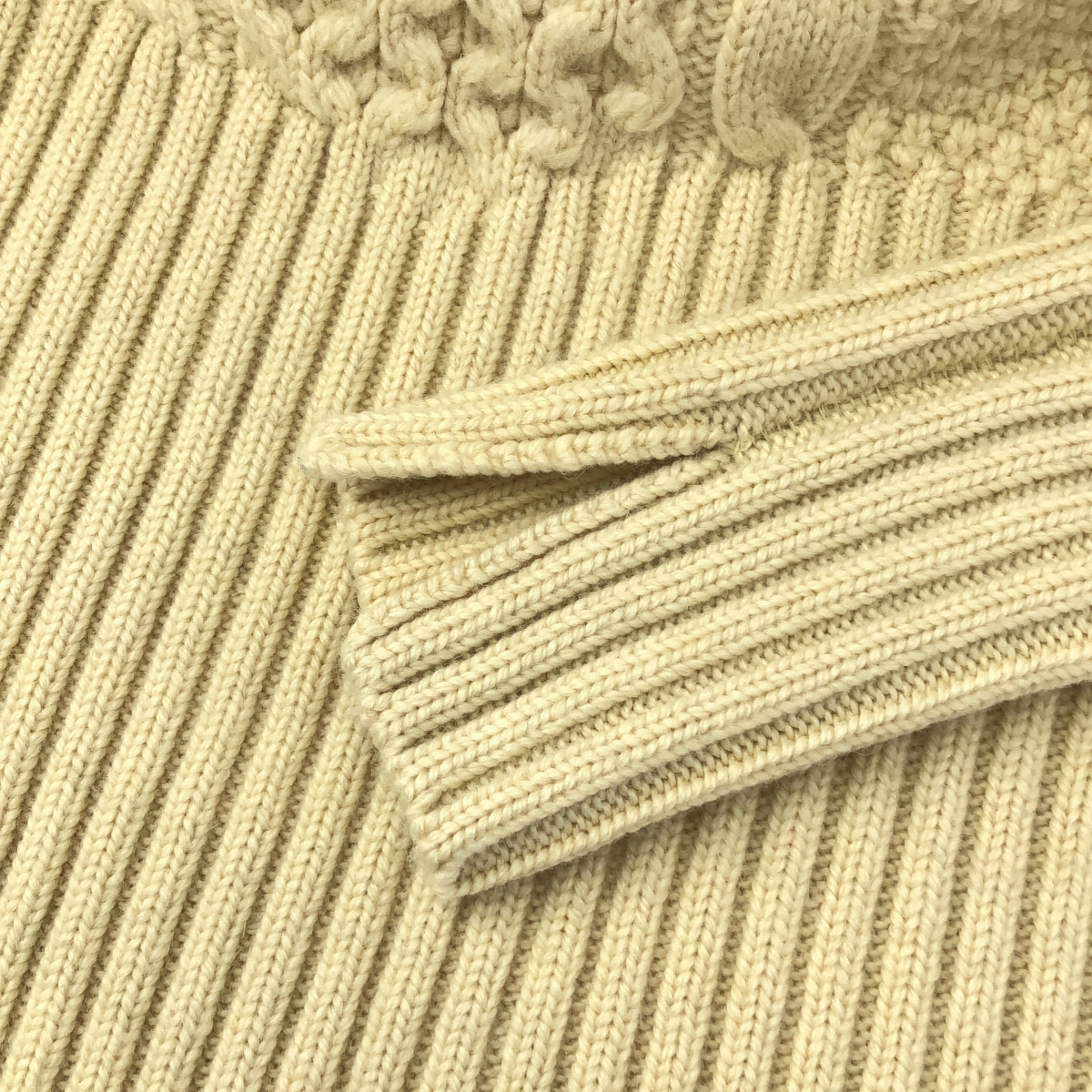 その他 ウール スリットリブスリーブ ケーブルニット セーター