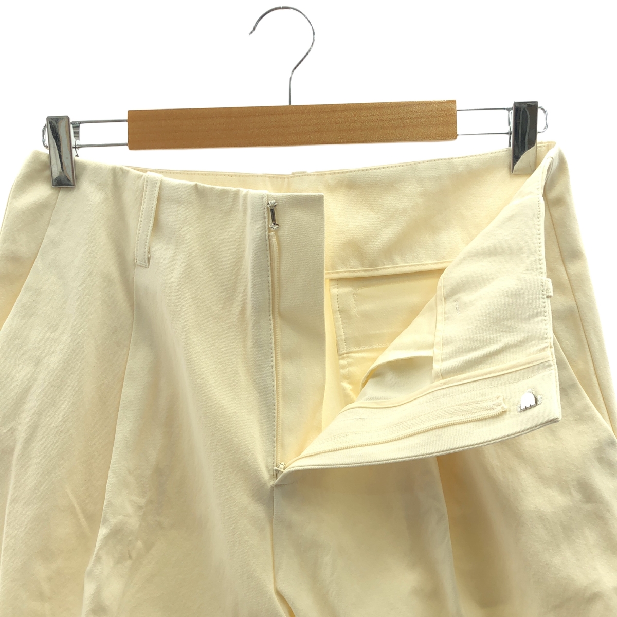 その他 コットン タック チノ ワイドパンツ