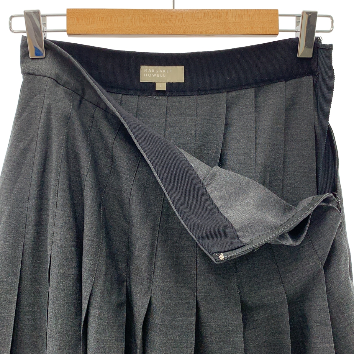 MARGARET HOWELL / マーガレットハウエル FINE WOOL POPLIN NARROW PLEAT SKIRT ファインウール ポプリン ナロープリーツ スカート