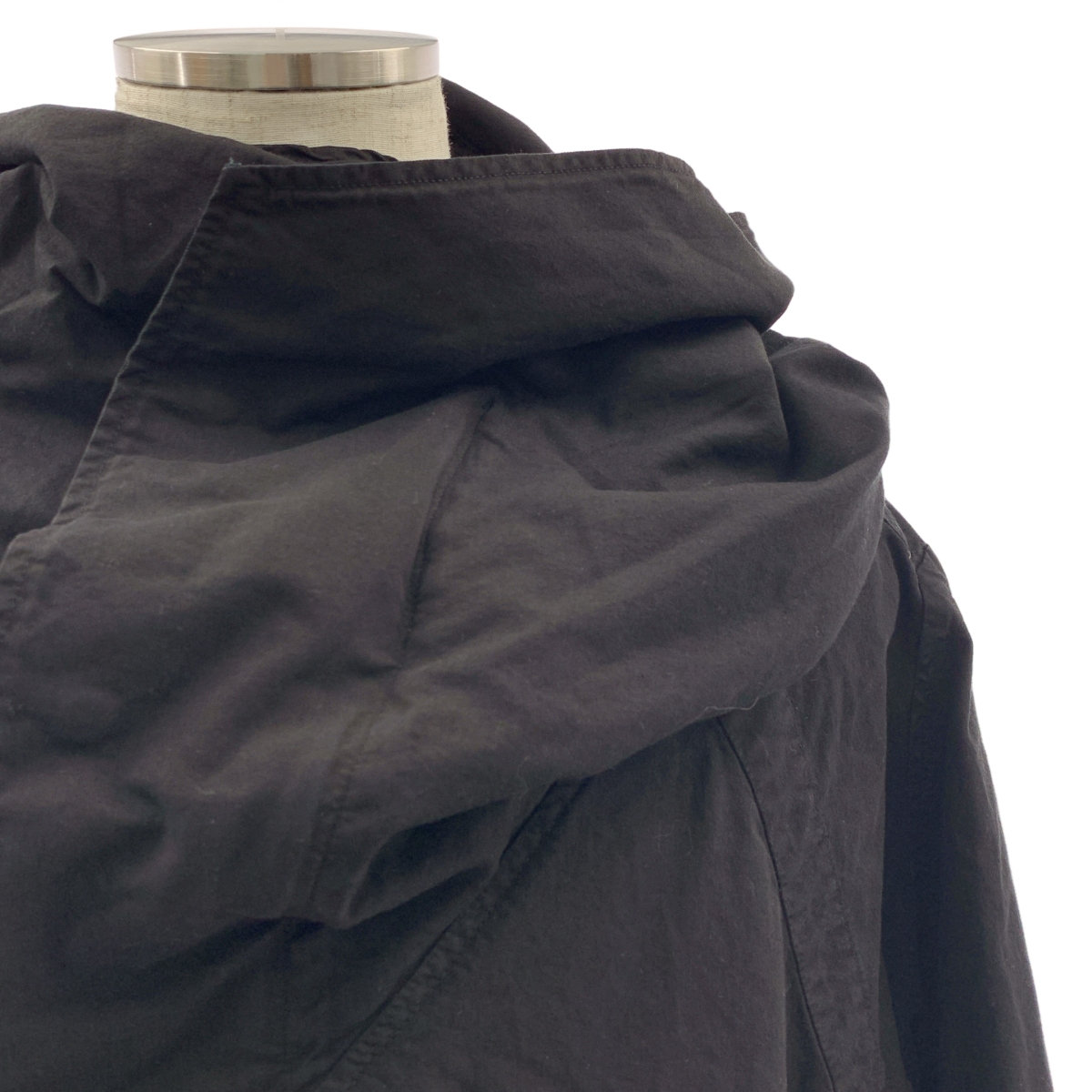 JULIUS / ユリウス Cropped Rouge Jacket / ドローストリング ジップ オーバー ジャケット