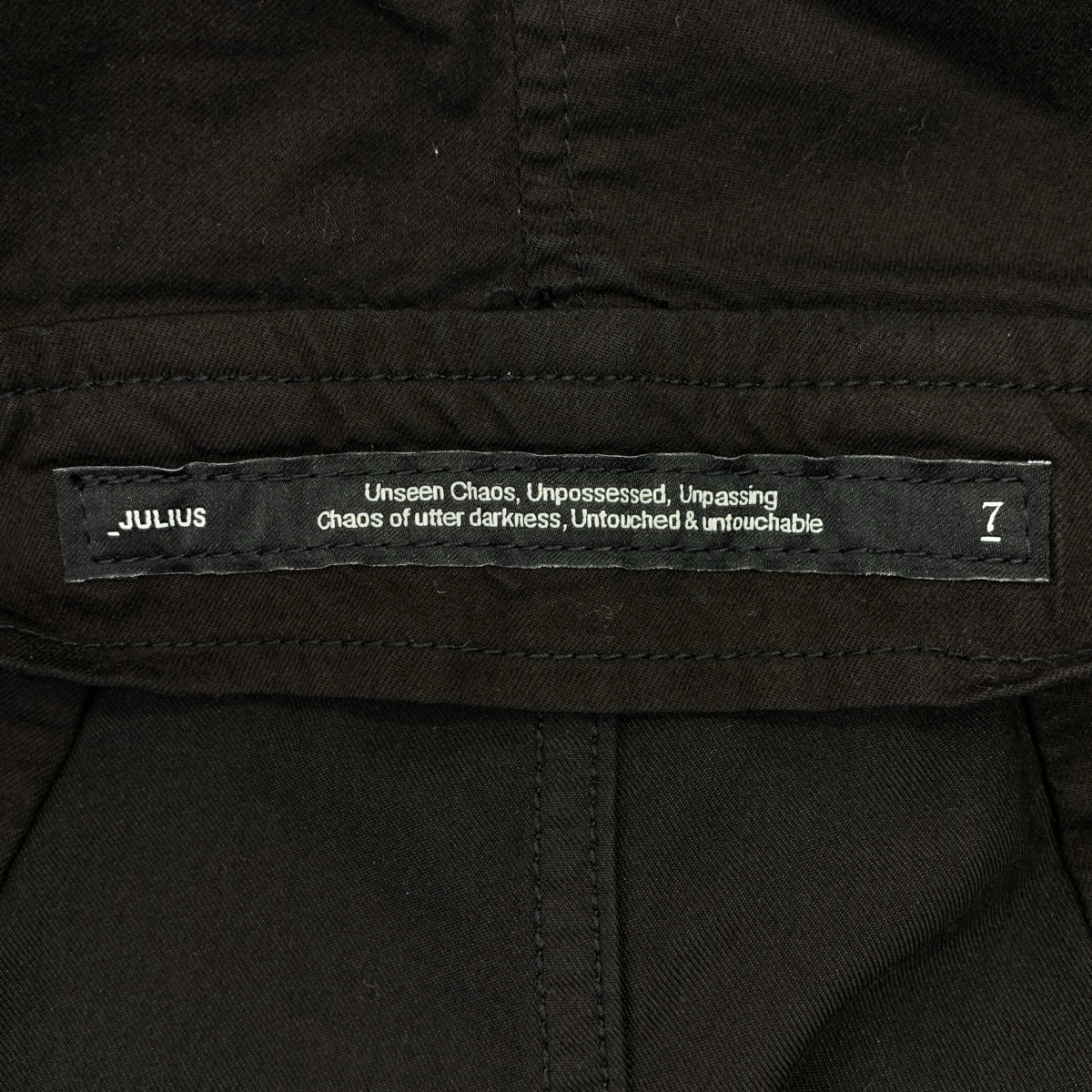 JULIUS / ユリウス Cropped Rouge Jacket / ドローストリング ジップ オーバー ジャケット