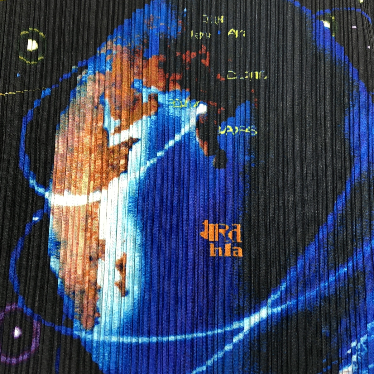 PLEATS PLEASE ISSEY MIYAKE / プリーツプリーズイッセイミヤケ 横尾忠則 宇宙 総柄 ハイネック ノースリーブ プルオーバー