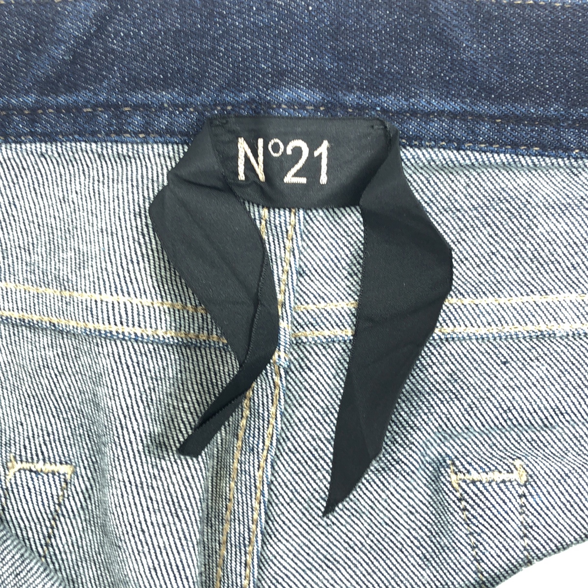 N°21 / ヌメロヴェントゥーノ ロゴパッチ 濃紺 デニム パンツ