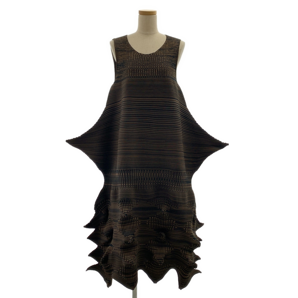 ISSEY MIYAKE / イッセイミヤケ