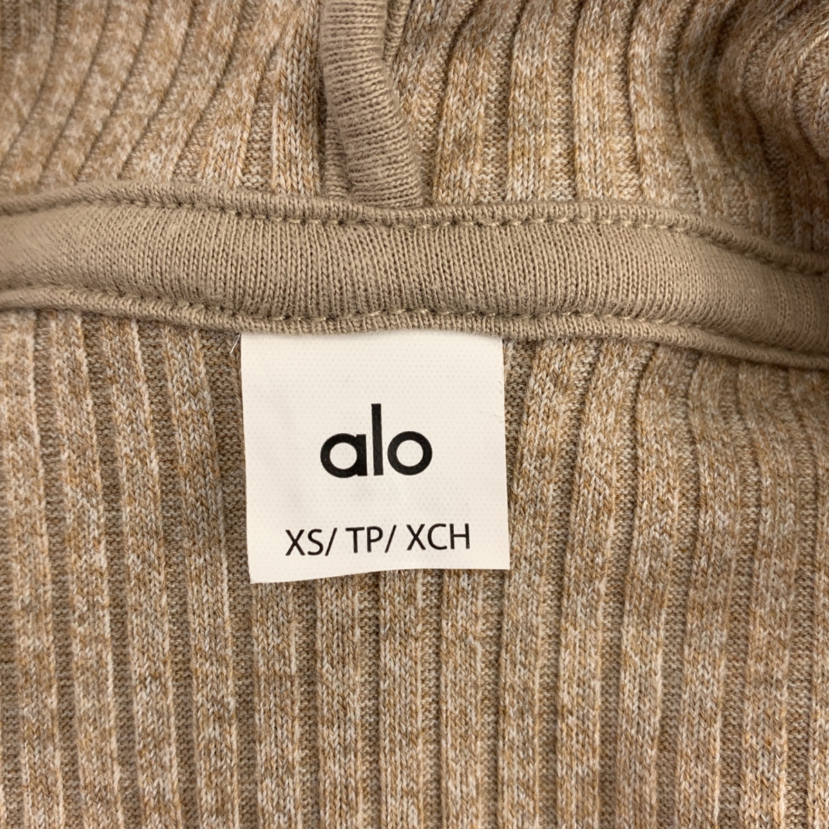 alo / アロー MUSE HOODIE ミューズ フーディ リブ クロップド パーカー