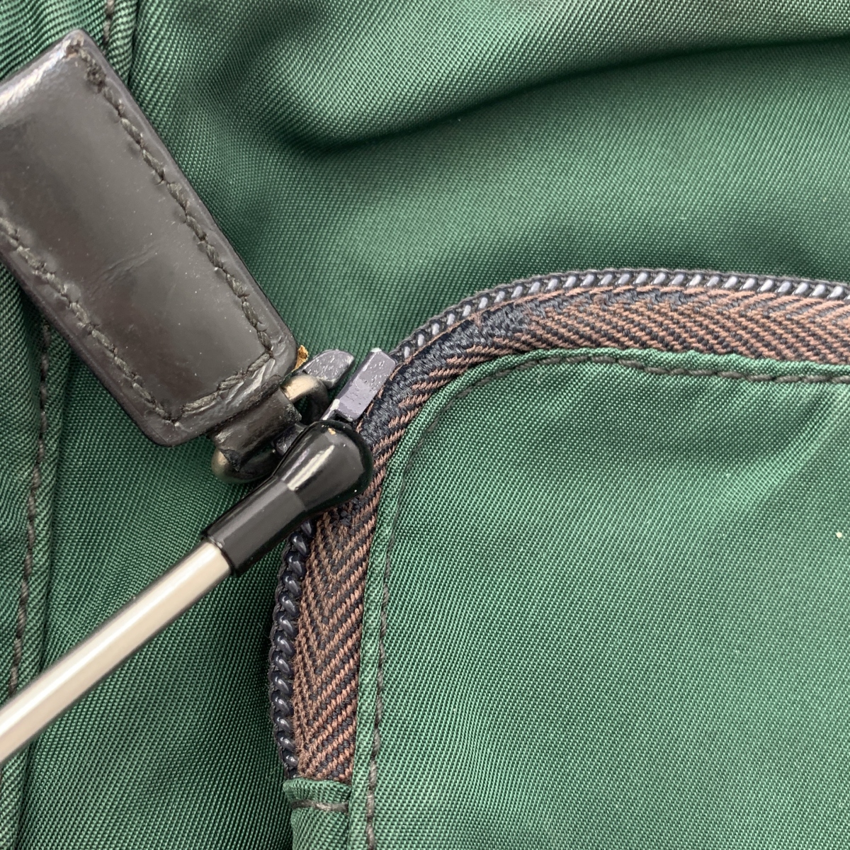 PRADA / プラダ ナイロン トライアングルロゴプレート メッセンジャーバッグ