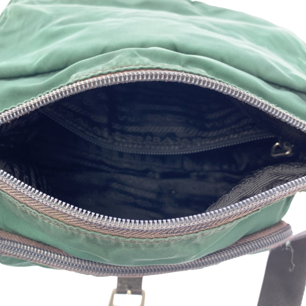 PRADA / プラダ ナイロン トライアングルロゴプレート メッセンジャーバッグ