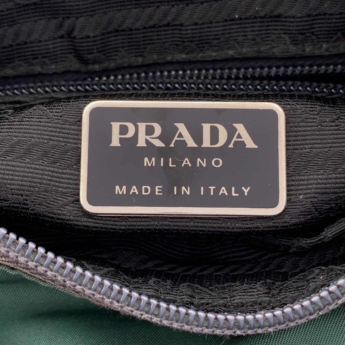PRADA / プラダ ナイロン トライアングルロゴプレート メッセンジャーバッグ