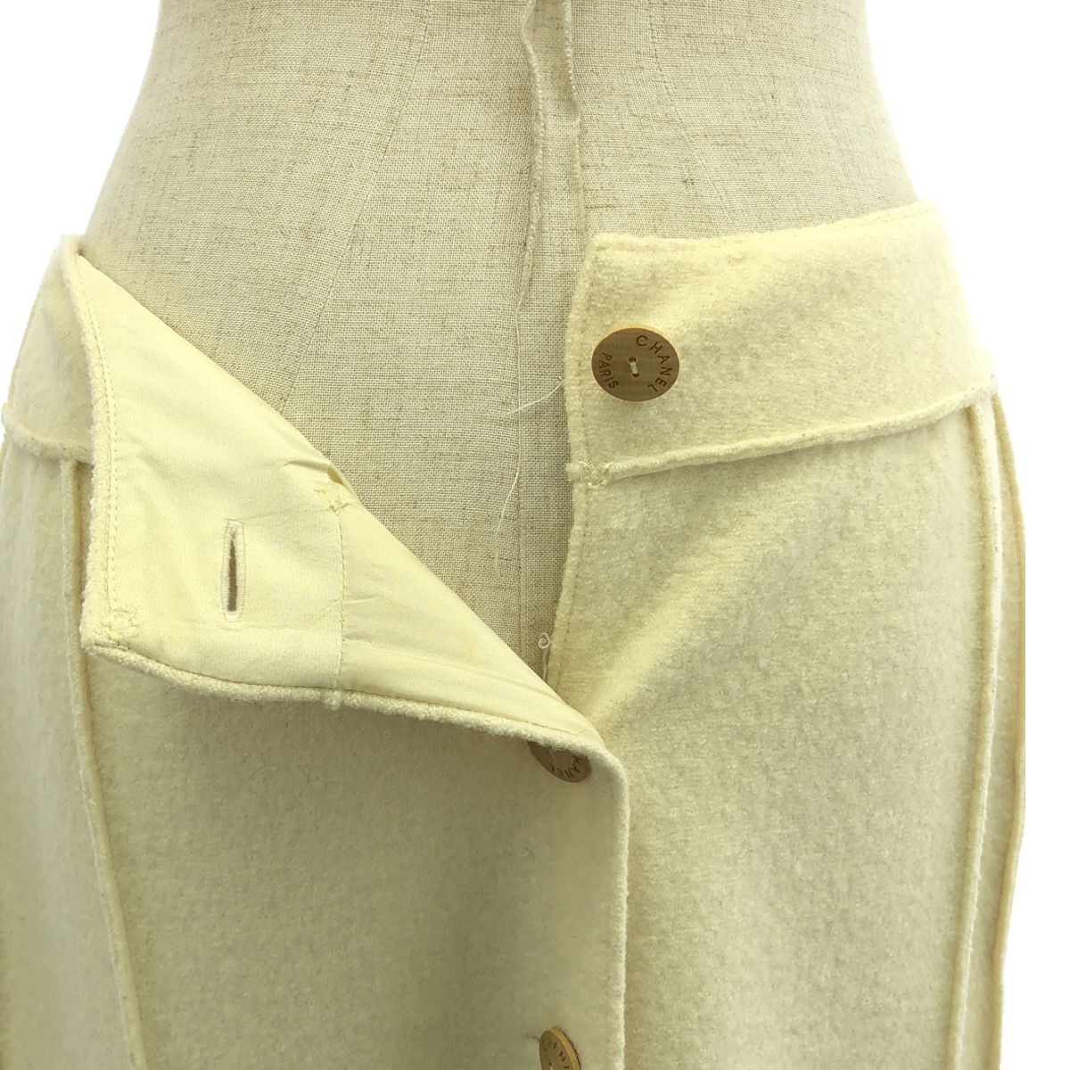 CHANEL / シャネル 90s〜 / 1999AW ウール 縮絨 バック ウッドロゴボタン スリット ロングスカート / 総裏地
