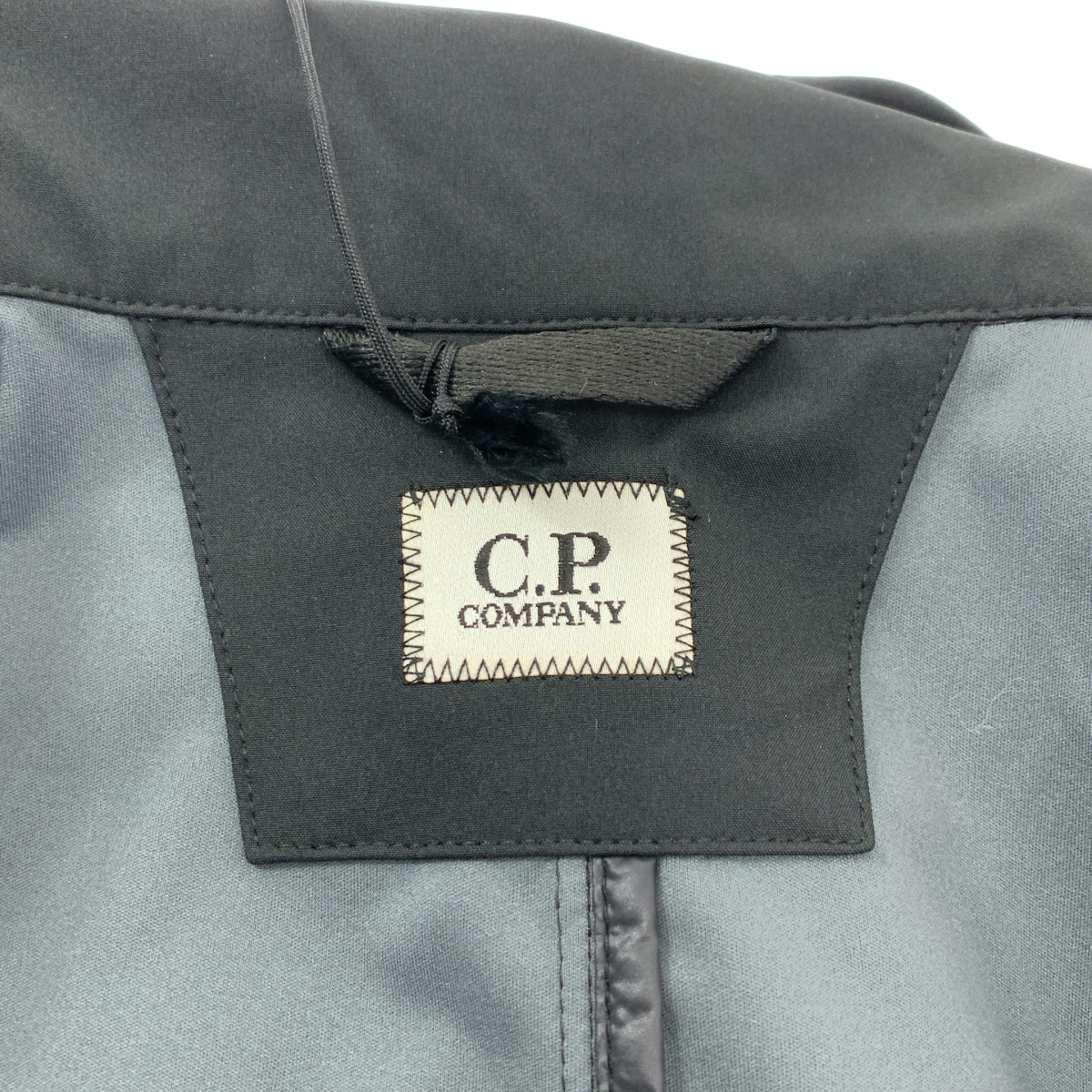 C.P. COMPANY / シーピーカンパニー ソフトシェル フーデッド ロング ジャケット