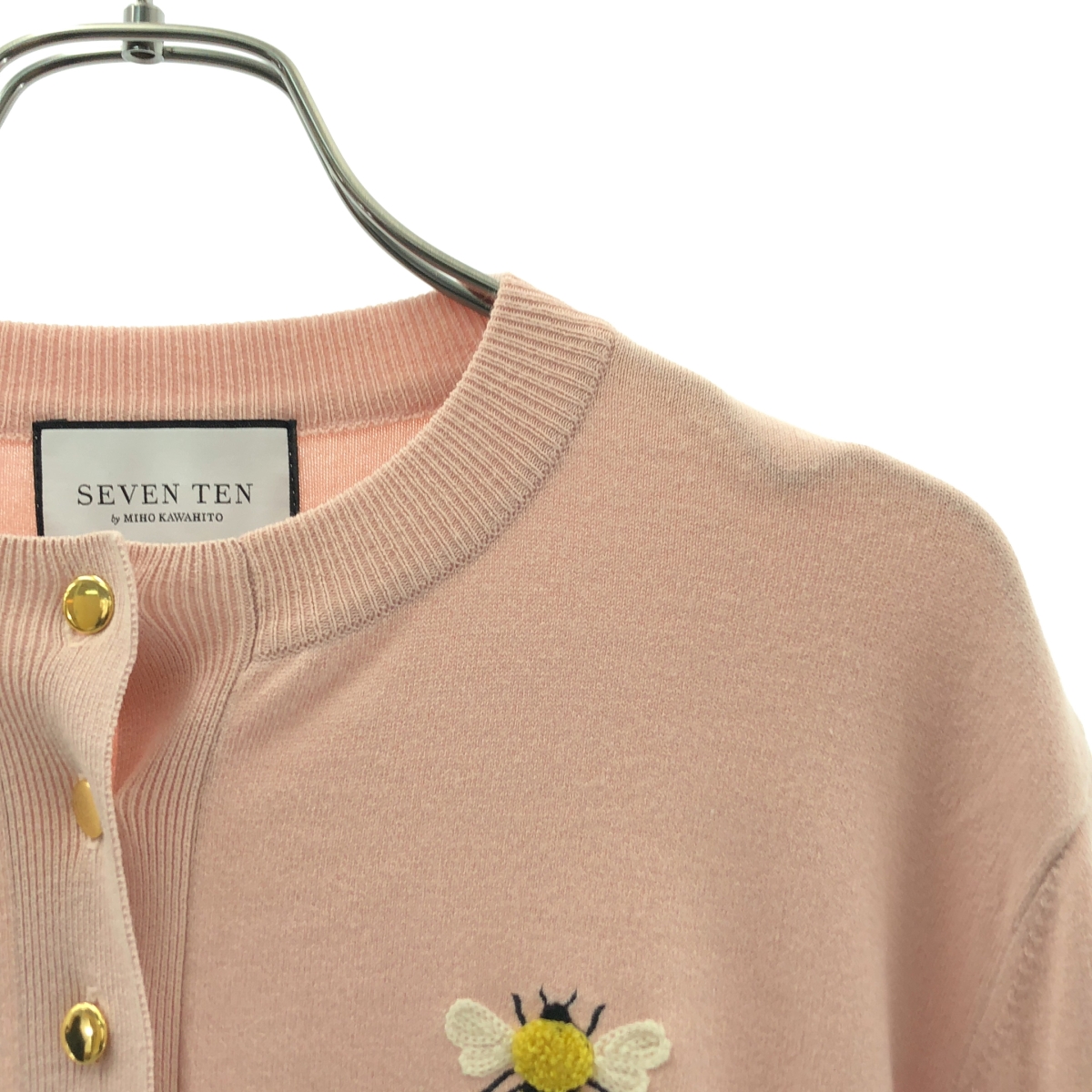 SEVEN TEN by MIHO KAWAHITO / セブンテンバイミホカワヒト ワンポイント 刺しゅう クルーネック カーディガン