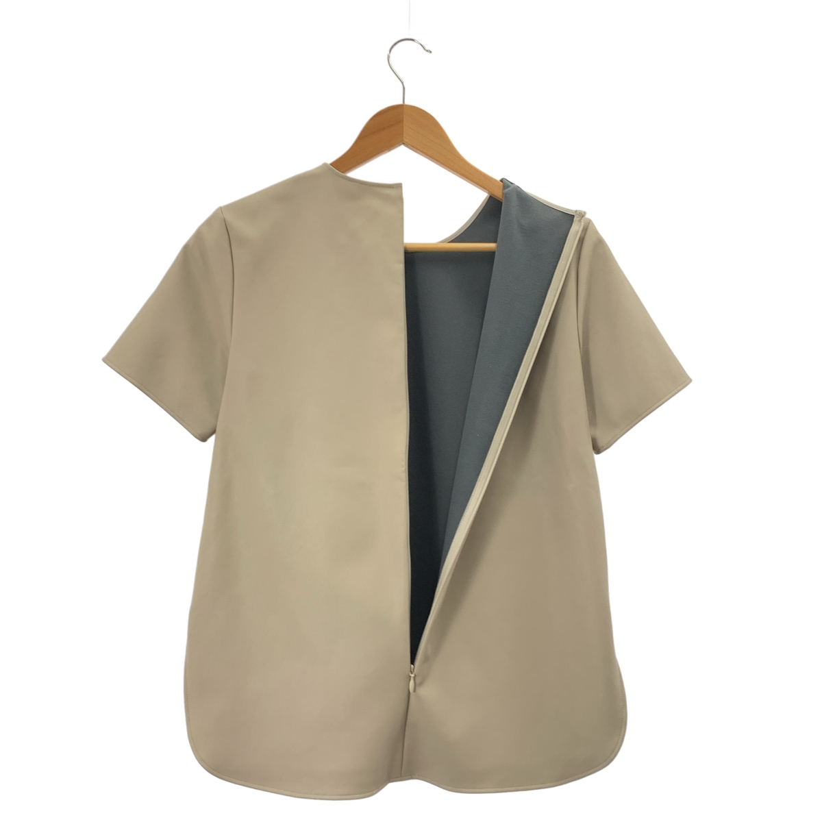 BEIGE， / ベイジ バックジップ スリット プルオーバー トップス