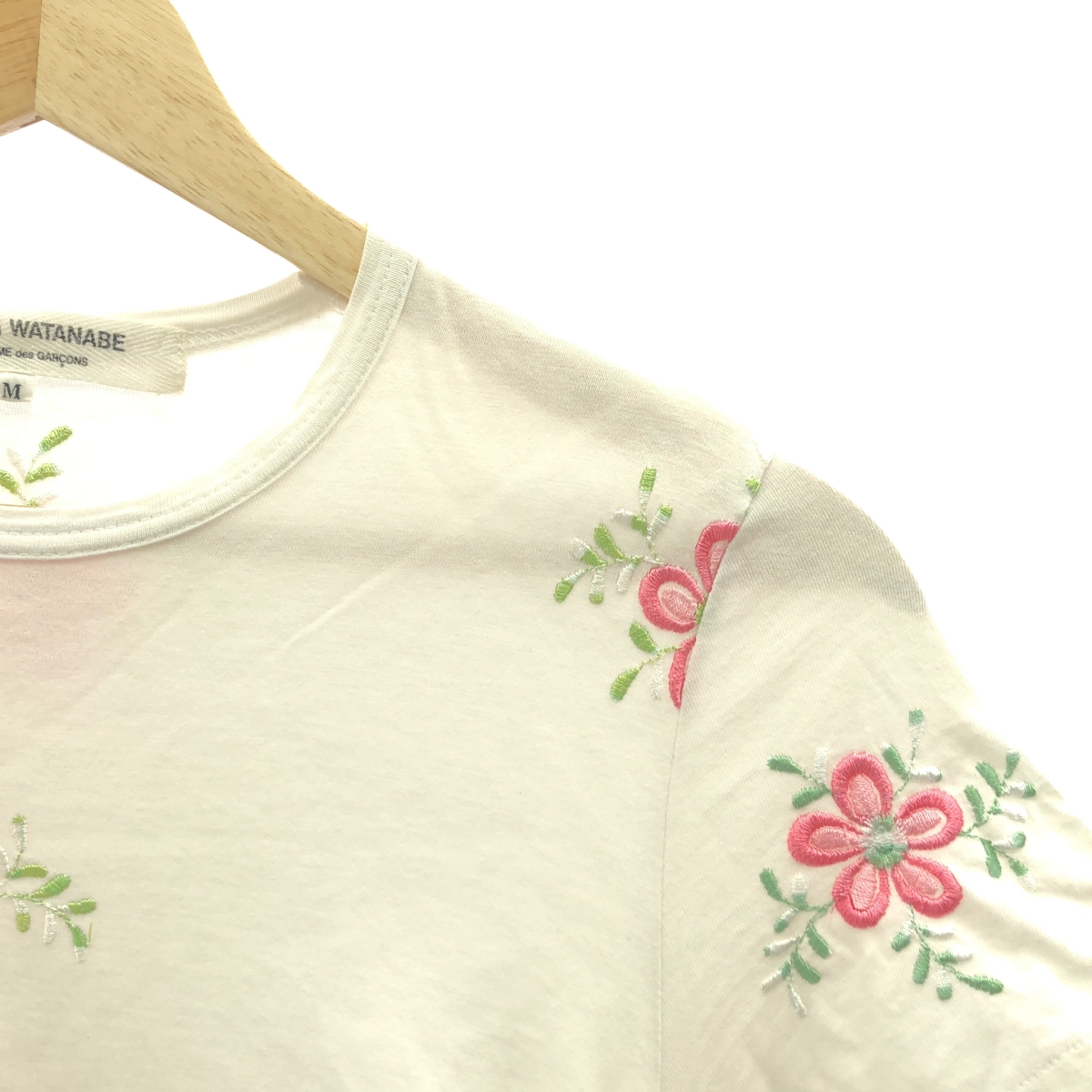 JUNYA WATANABE COMME des GARCONS / ジュンヤワタナベ サイドギャザー フラワー刺しゅう Tシャツ
