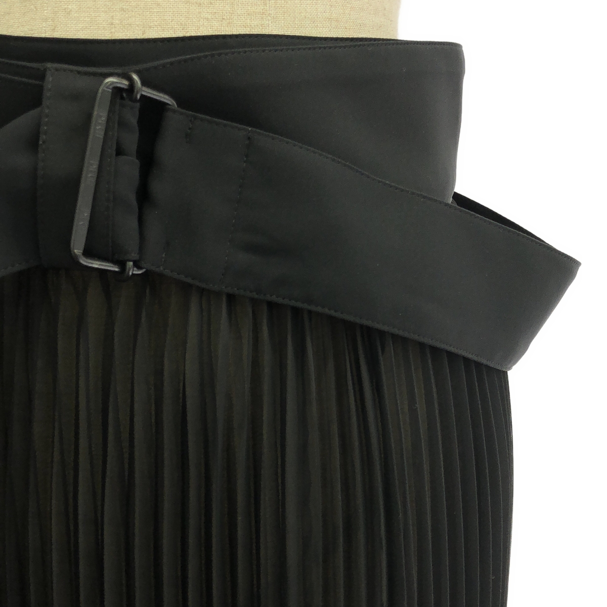 HYKE / ハイク ベルテッド シアー プリーツスカート