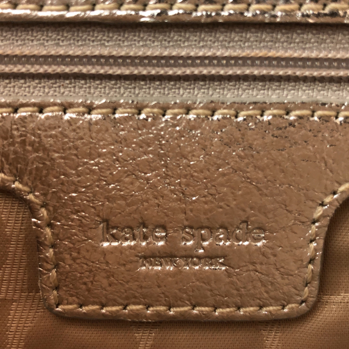 KATE SPADE / ケイトスペード レザー メタリック フラップ クラッチバッグ / 柄総裏地