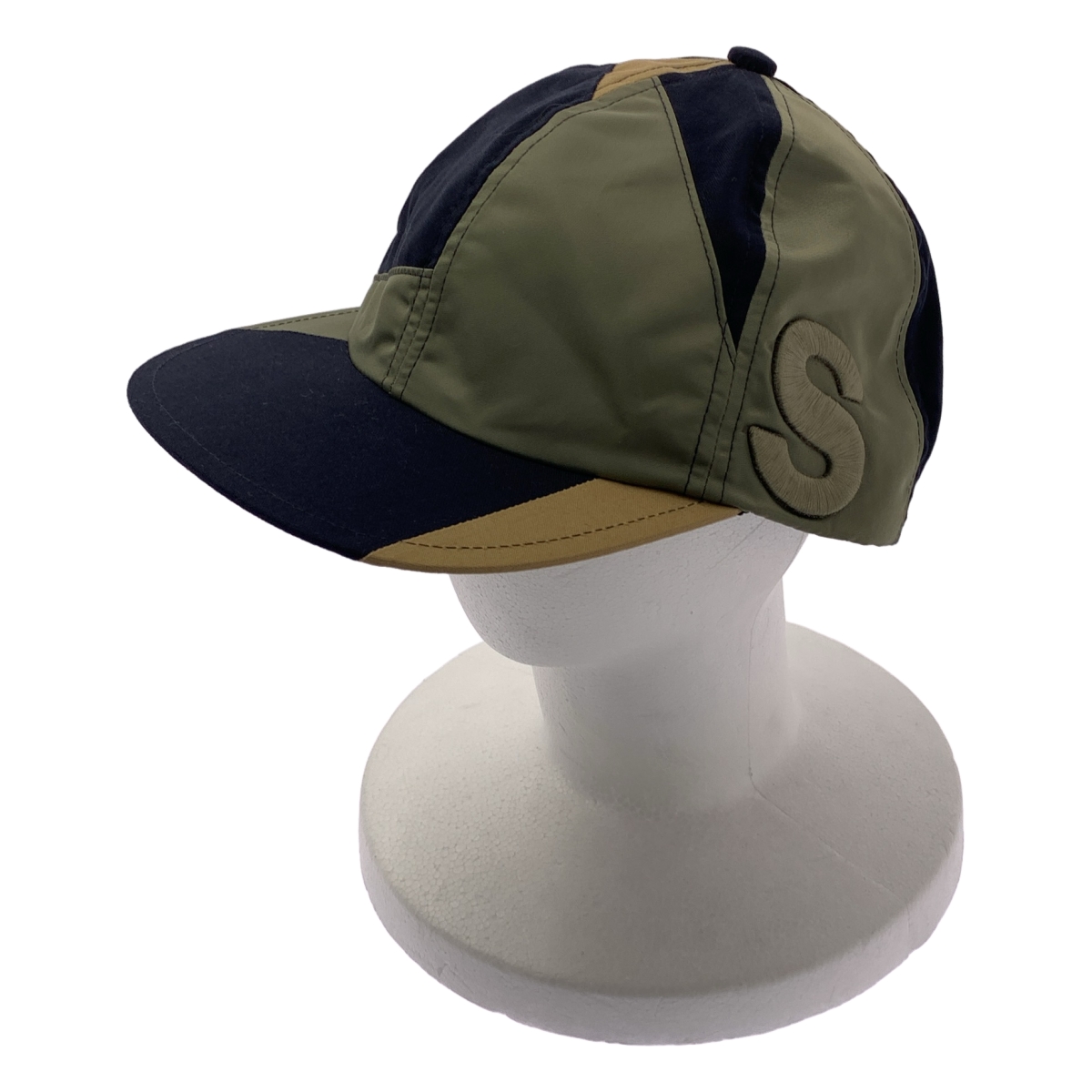 べ*ん様 sacai kaws Sロゴ　カーキ　キャップ べ*ん様 sacai kaws Sロゴ カーキ キャップ べ*ん様 sacai kaws Sロゴ