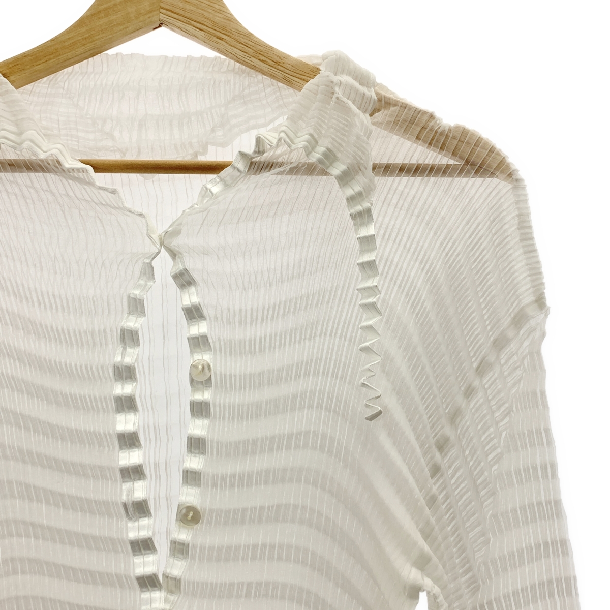 ISSEY MIYAKE / イッセイミヤケ タイ付き 立体 プリーツ シアー シャツ