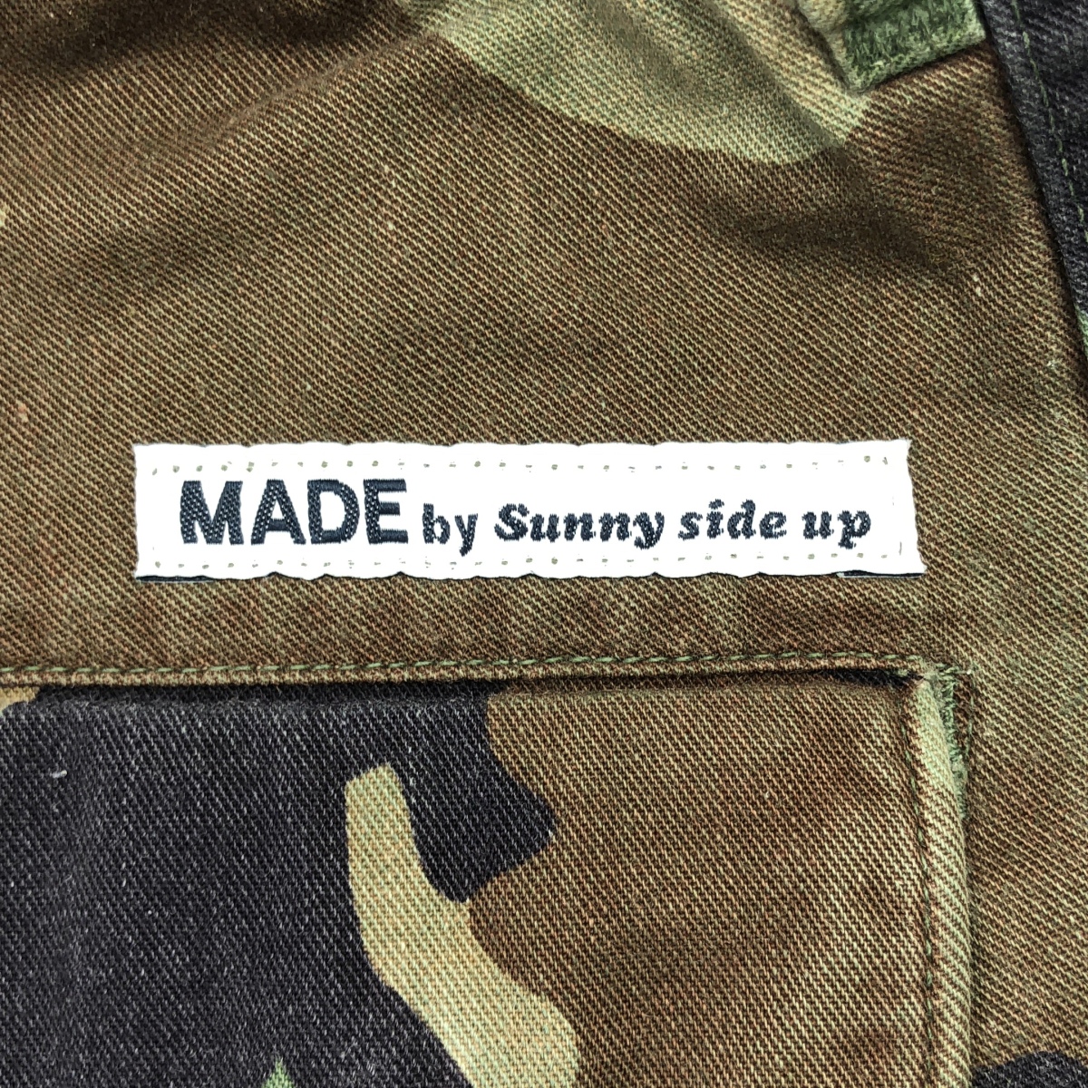 サニーサイドアップ　迷彩パンツ SUNNY SIDE UP サニーサイドアップ 迷彩 カモ リメイク パンツ