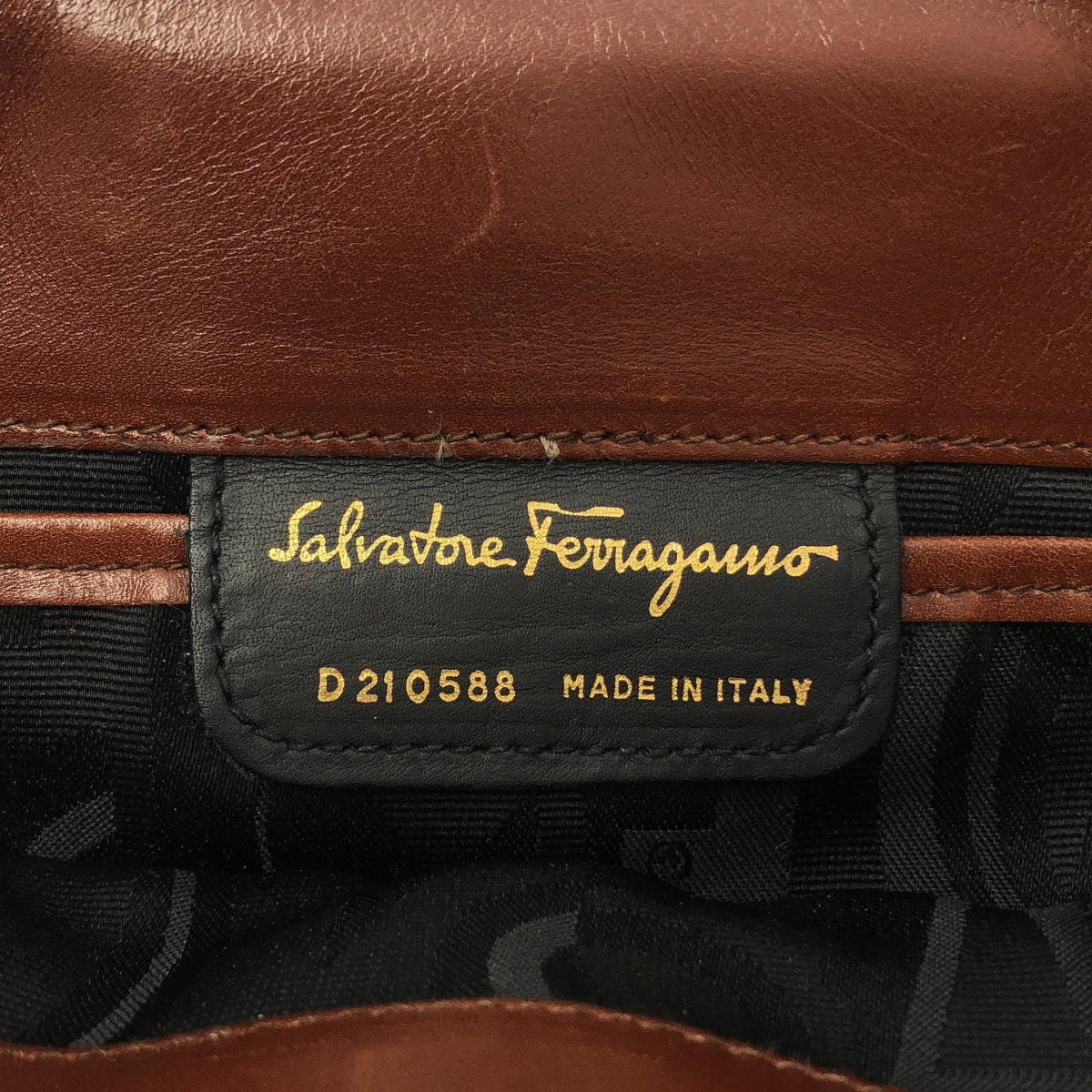 Salvatore Ferragamo / サルヴァトーレフェラガモ ヴァラ リボン レザーショルダーバッグ