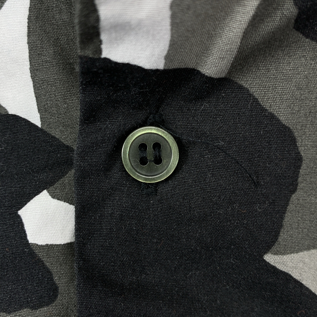 BLACK COMME des GARCONS / ブラックコムデギャルソン 総柄 再構築 カットオフ オーバーシルエット シャツ