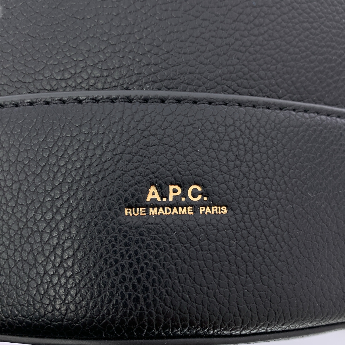 A.P.C. / アーペーセー ana PUABO レザー ショルダーバッグ