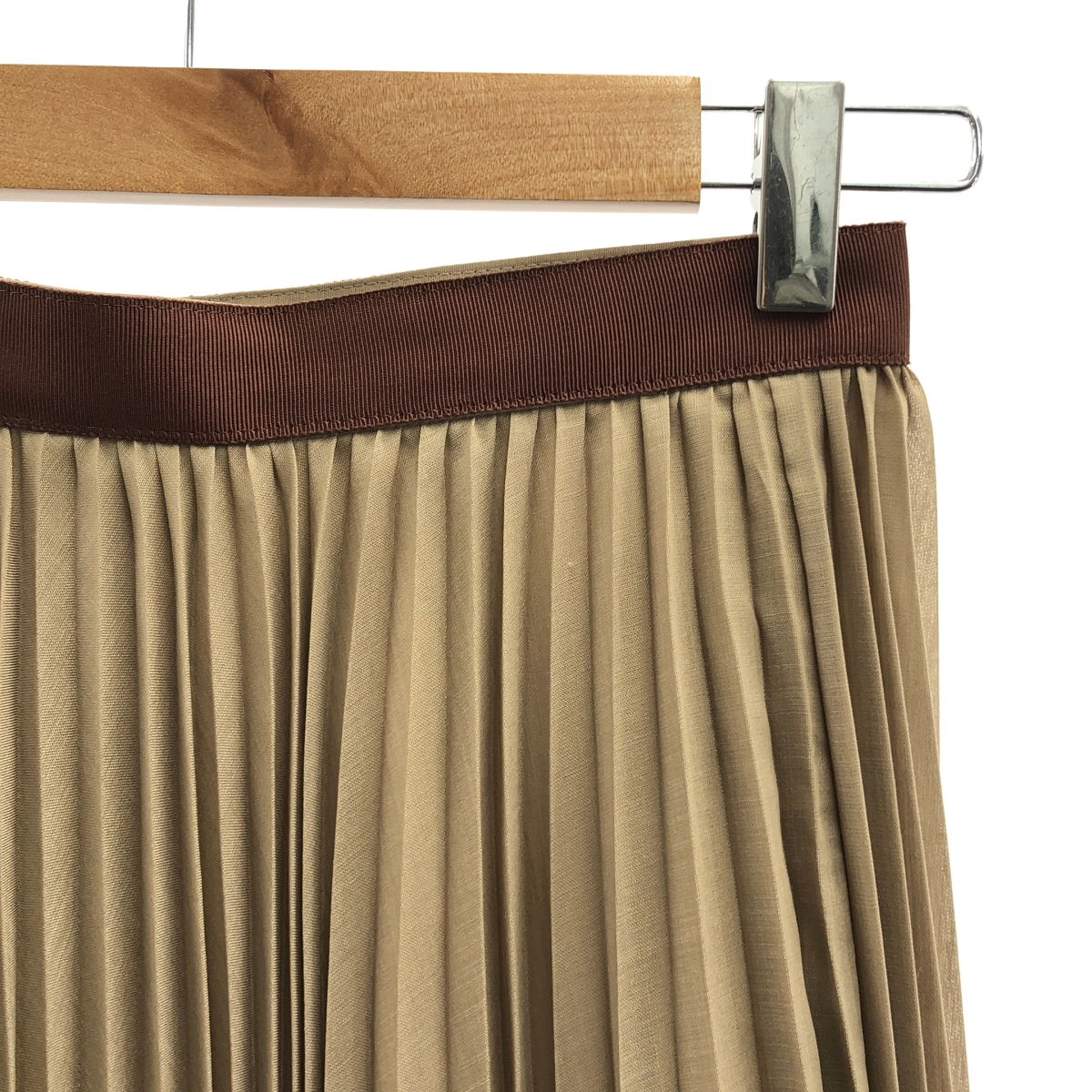 BEIGE， / ベイジ バックジップ プリーツ スカート / 総裏地