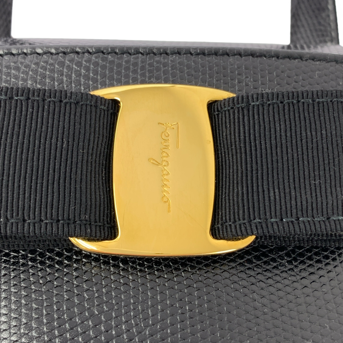 Salvatore Ferragamo / サルヴァトーレフェラガモ レザー ヴァラリボン バケツ ハンド バッグ / ロゴ総裏地