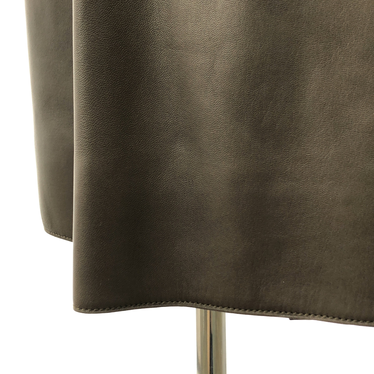 HERMES / エルメス ゴルチエ期 羊革 ラムレザー ロゴボタン フック式 ラップ スカート / 総裏地