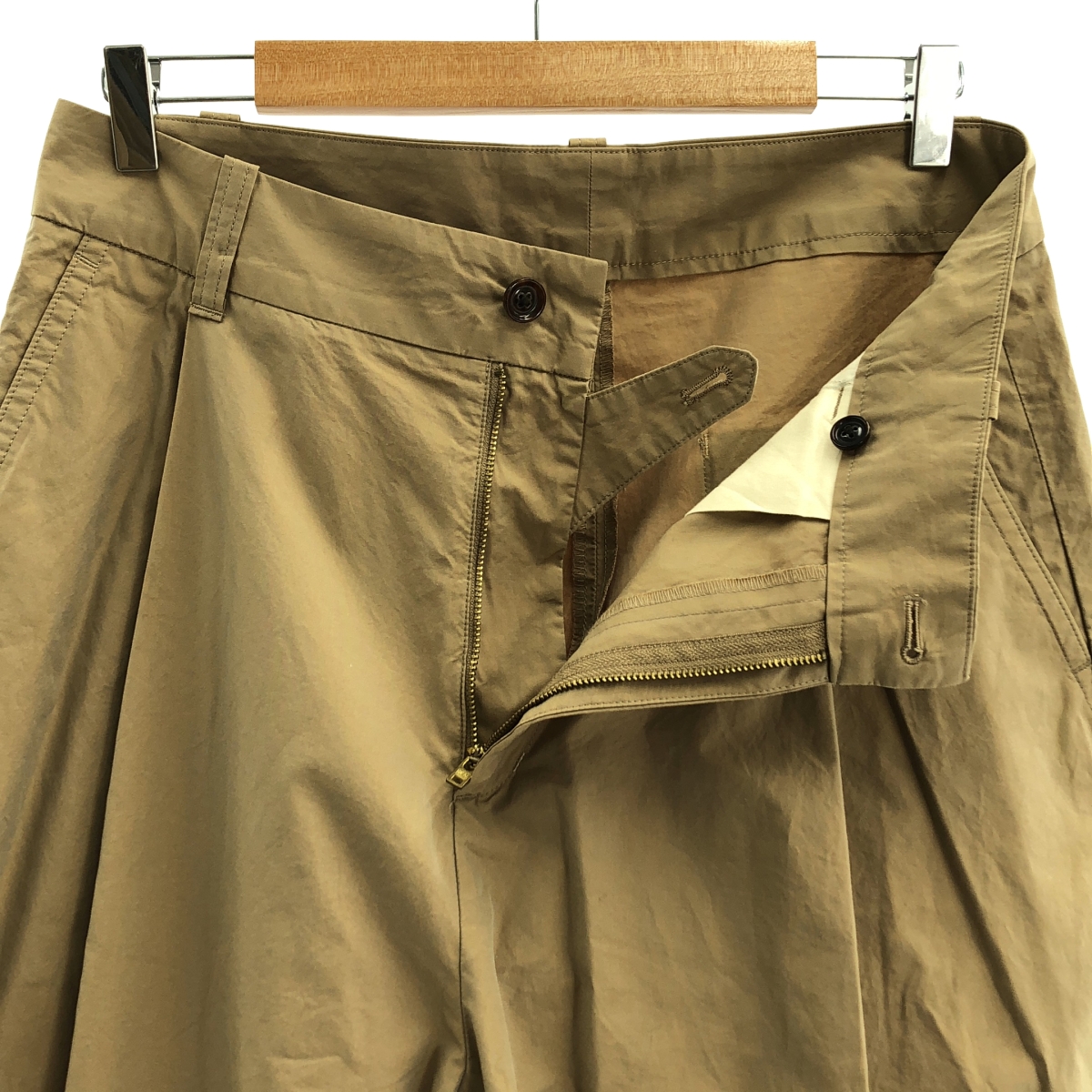 TOMORROWLAND / トゥモローランド コットン シャンブレー 1プリーツ ワイドパンツ