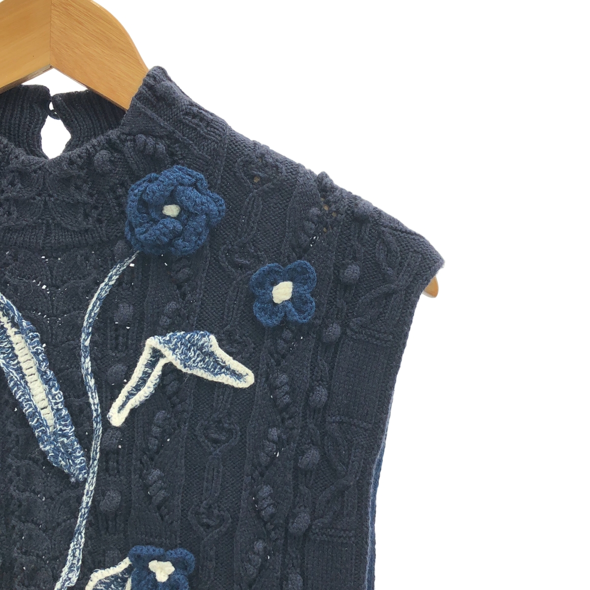 Mame Kurogouchi / マメクロゴウチ Floral Motif Hand Knitted Vest / フローラル ハイネック ニット ベスト