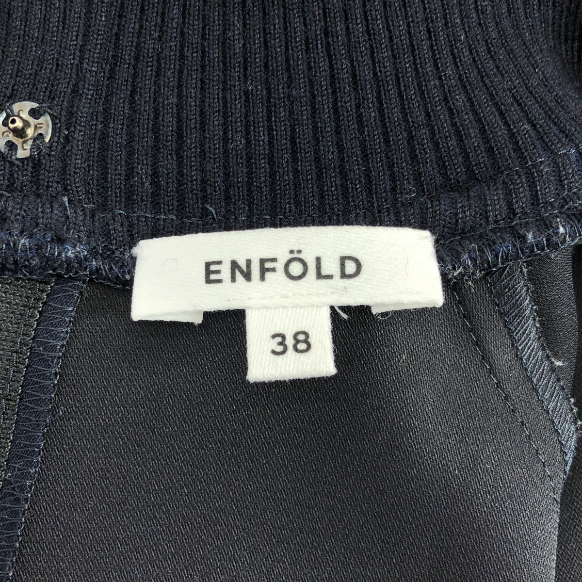 ENFOLD / エンフォルド ダブルクロス ハイネック ブラウス