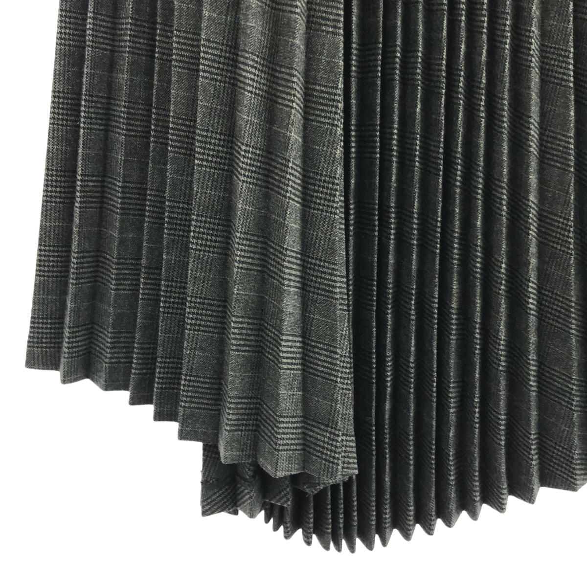 Uhr / ウーア プリーツ ロングスカート