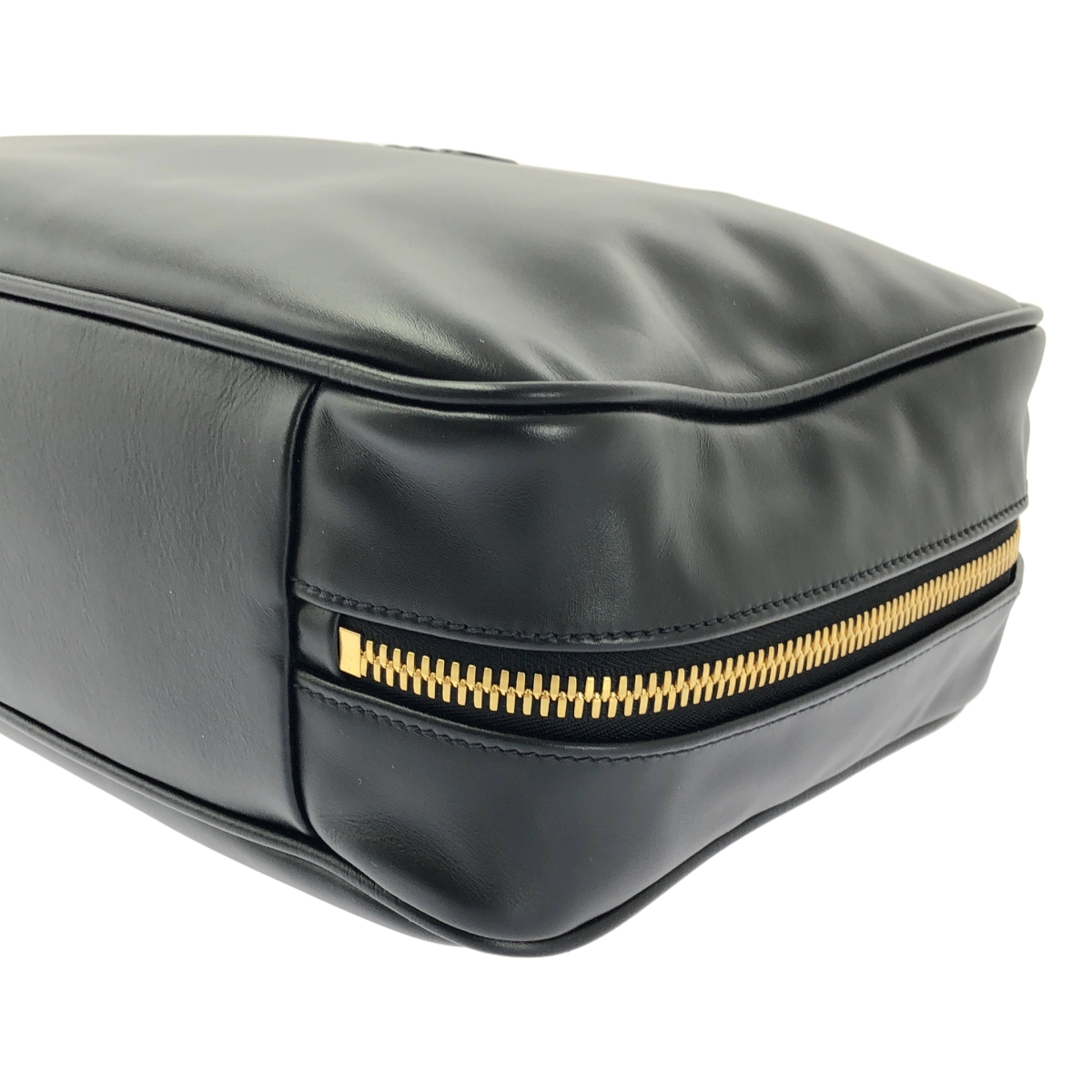 miu miu / ミュウミュウ ボー エンボス ロゴ レザー ハンドバッグ