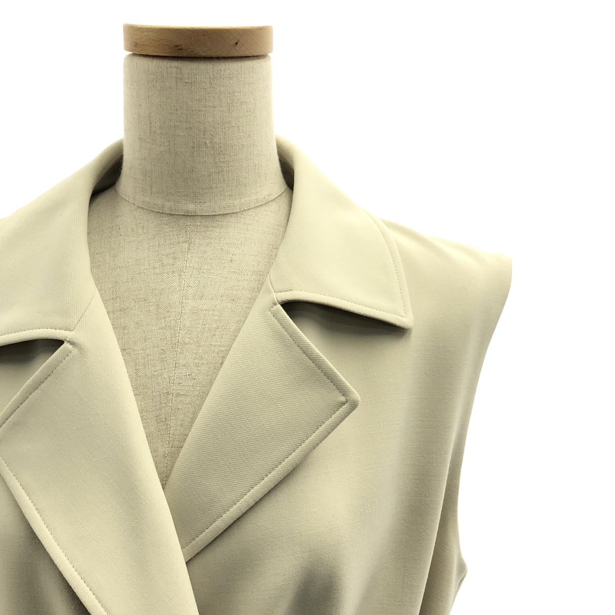 BEIGE， / ベイジ 異素材 切替 ベルテッド スリット スリーブレス コート